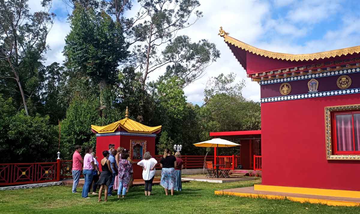 visite-guidee-temple-tcheulang-jardin Découvrir le Bouddhisme, Visite guidée